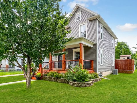 Tiny photo for 703 W Cottonwood Street, Freeport, IL 61032 (MLS # 12459289)