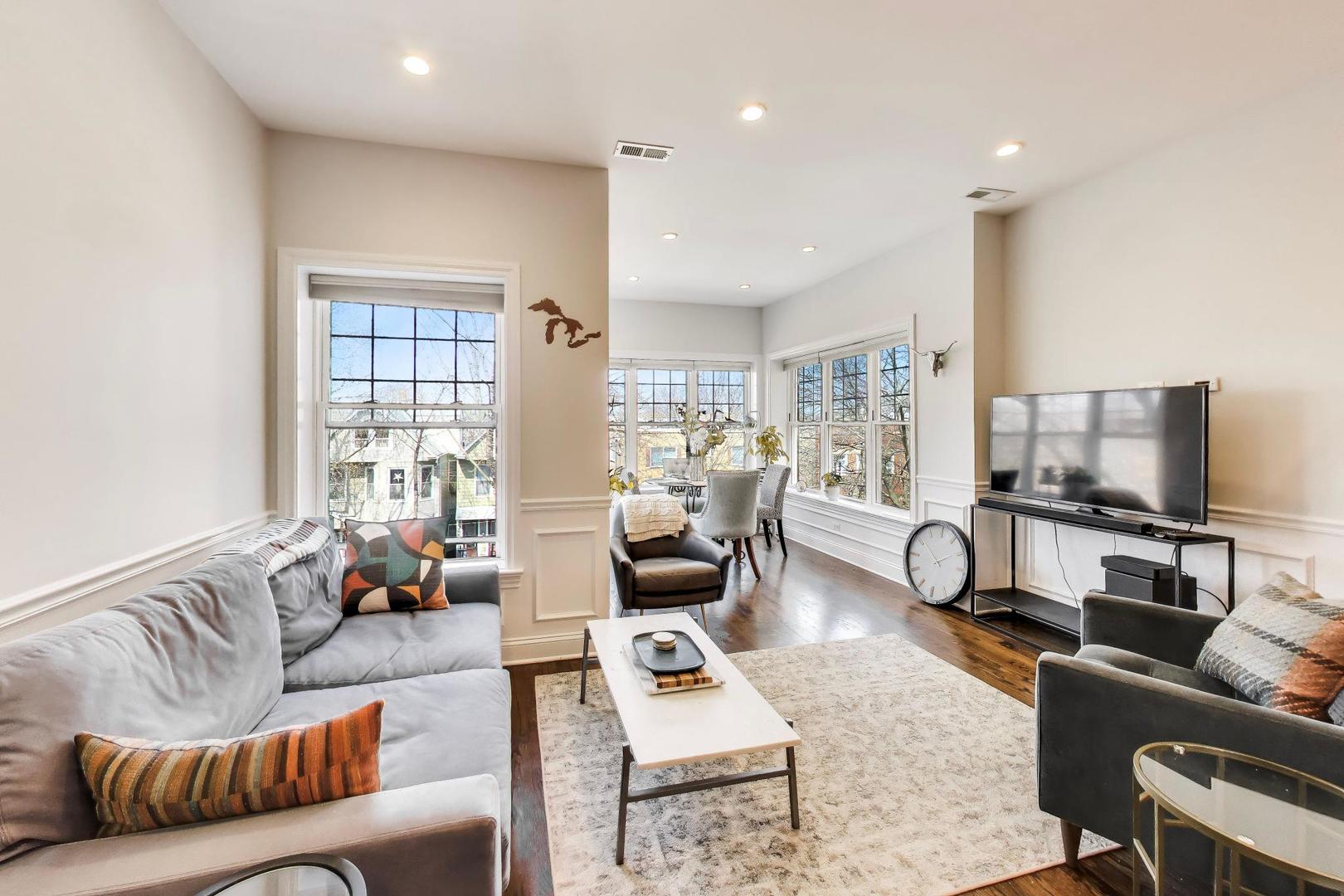 1435 W Rosemont Avenue 3E