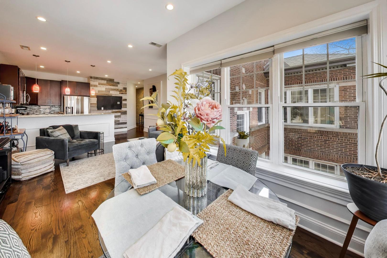 1435 W Rosemont Avenue 3E