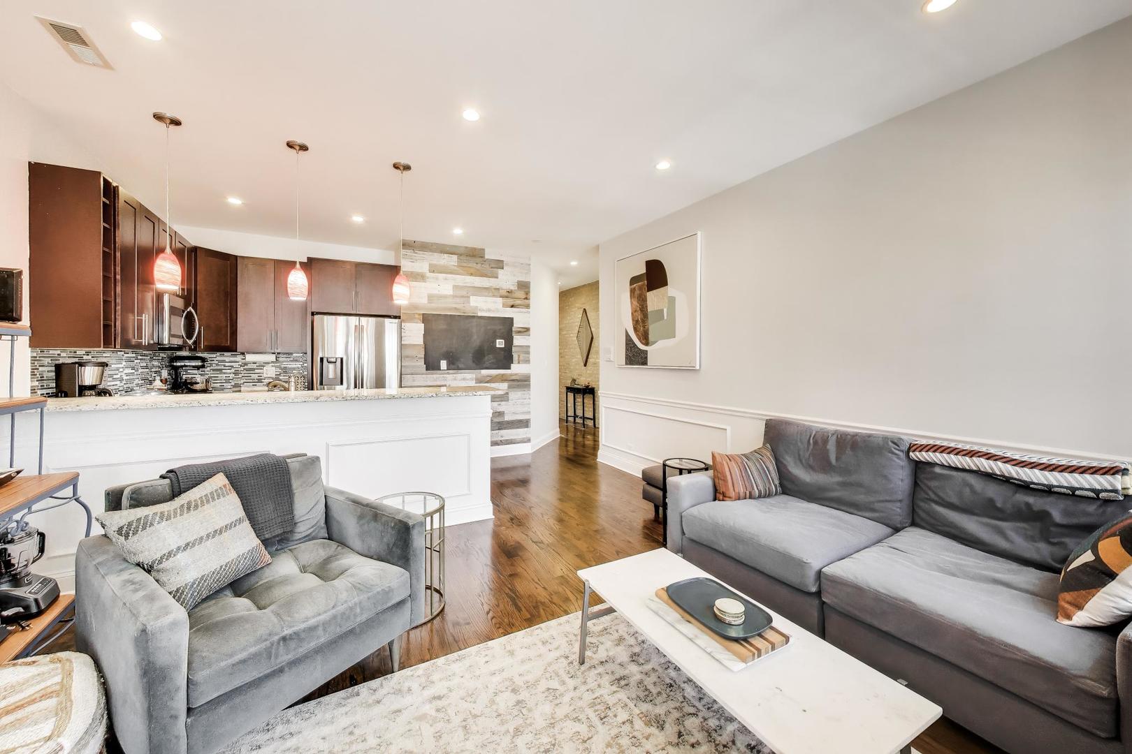 1435 W Rosemont Avenue 3E