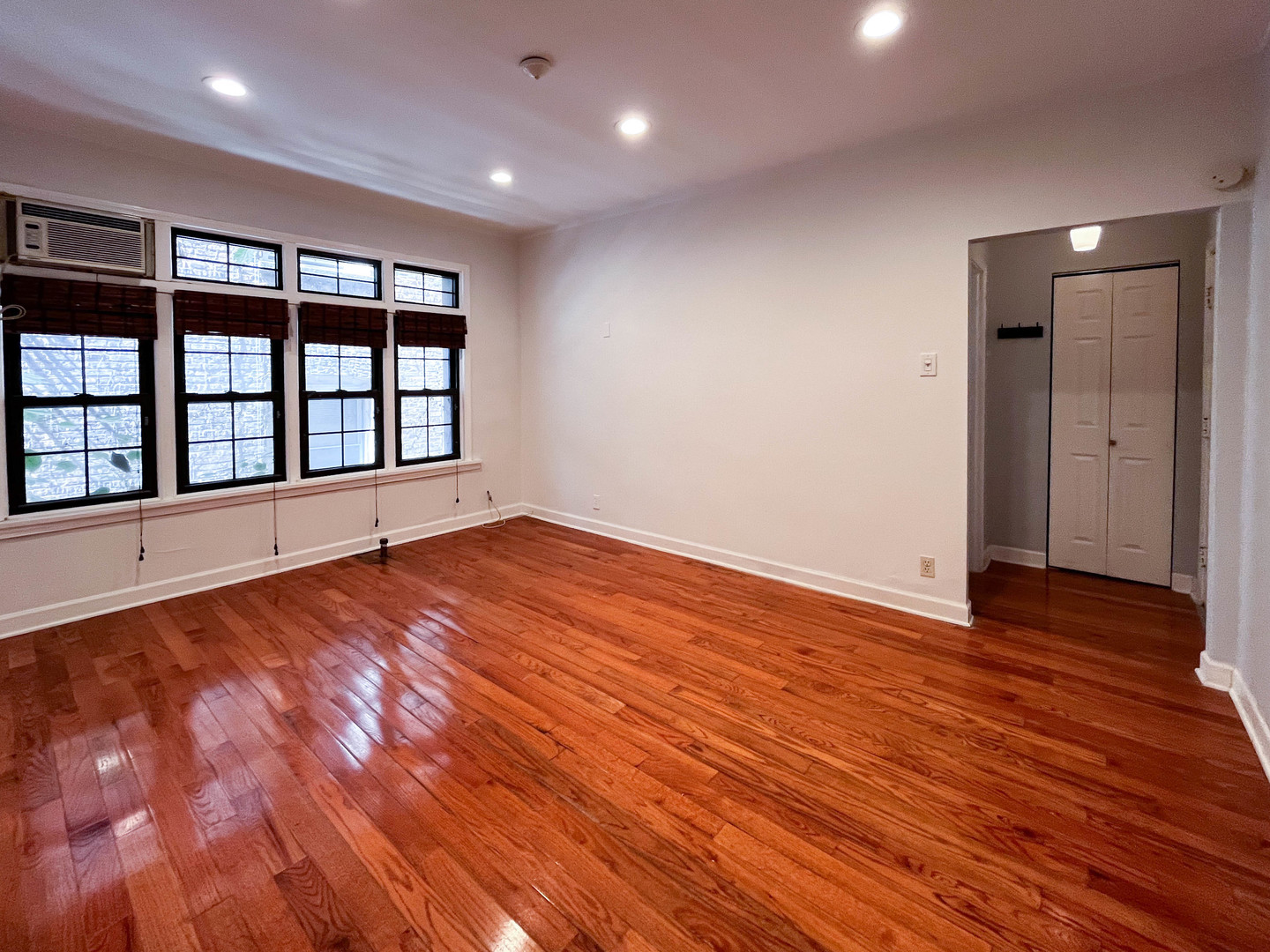 1127 W Farwell Avenue 104