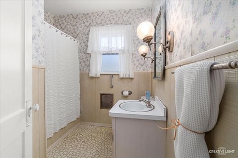 Tiny photo for 343 S Wisconsin Avenue, Villa Park, IL 60181 (MLS # 12494934)