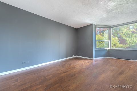 Tiny photo for 720 W Gordon Terrace #3N, Chicago, IL 60613 (MLS # 12485274)