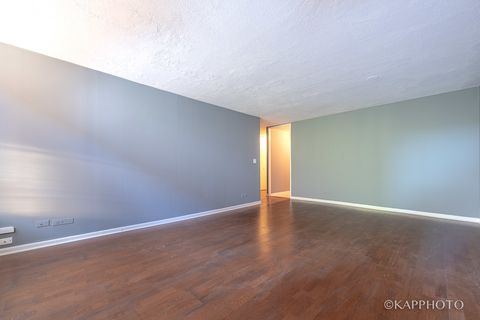 Tiny photo for 720 W Gordon Terrace #3N, Chicago, IL 60613 (MLS # 12485274)