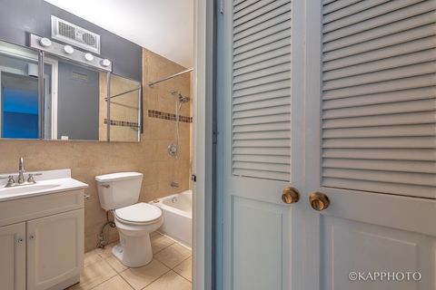 Tiny photo for 720 W Gordon Terrace #3N, Chicago, IL 60613 (MLS # 12485274)