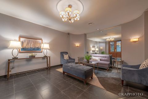 Tiny photo for 720 W Gordon Terrace #3N, Chicago, IL 60613 (MLS # 12485274)