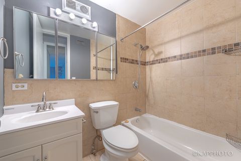 Tiny photo for 720 W Gordon Terrace #3N, Chicago, IL 60613 (MLS # 12485274)