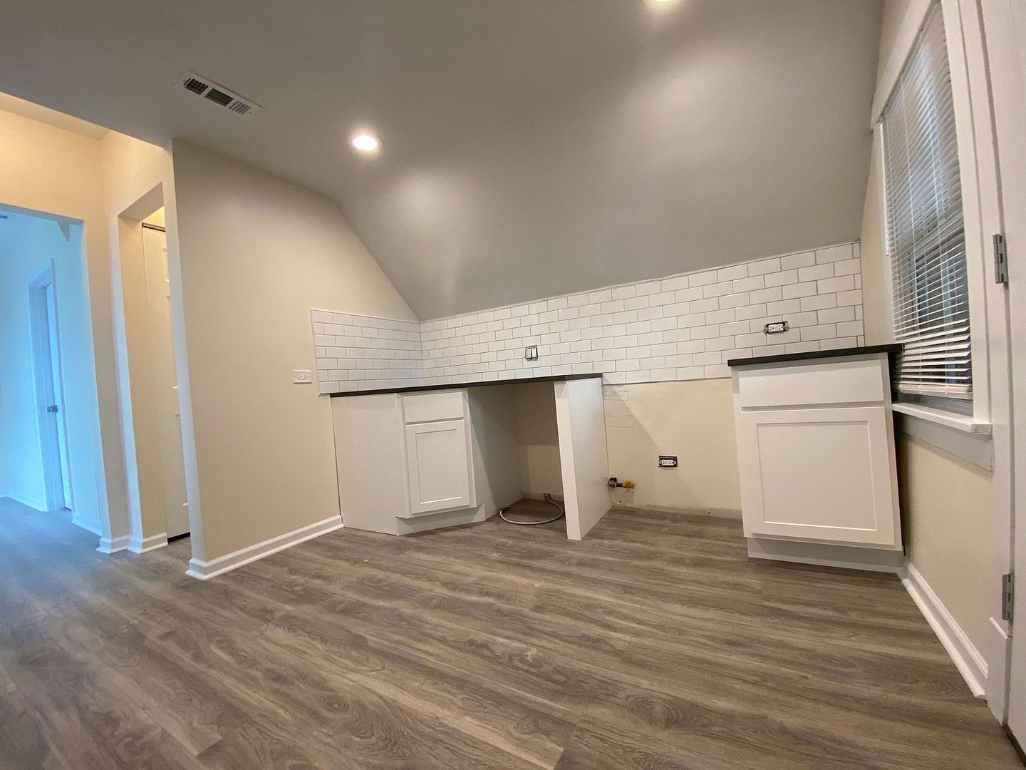 3657 W Oakdale Avenue 3