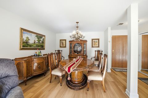 Tiny photo for 815 Leicester Road #109, Elk Grove Village, IL 60007 (MLS # 12548089)