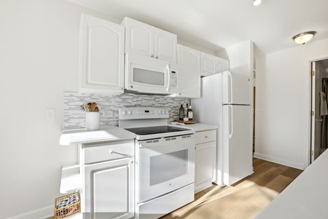 Tiny photo for 815 Leicester Road #109, Elk Grove Village, IL 60007 (MLS # 12548089)