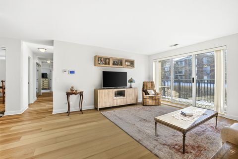 Tiny photo for 815 Leicester Road #109, Elk Grove Village, IL 60007 (MLS # 12548089)