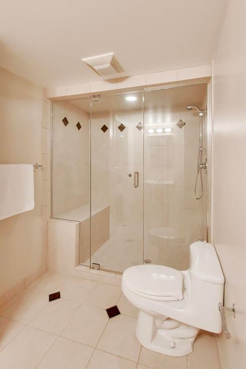 Tiny photo for 1212 W Clarendon Road, Arlington Heights, IL 60004 (MLS # 12600391)