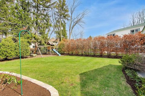 Tiny photo for 1212 W Clarendon Road, Arlington Heights, IL 60004 (MLS # 12600391)