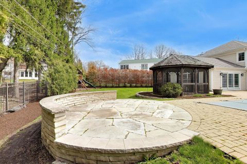 Tiny photo for 1212 W Clarendon Road, Arlington Heights, IL 60004 (MLS # 12600391)