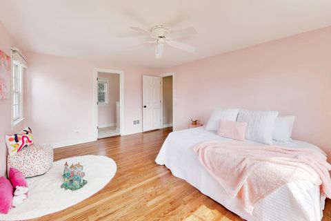 Tiny photo for 1212 W Clarendon Road, Arlington Heights, IL 60004 (MLS # 12600391)