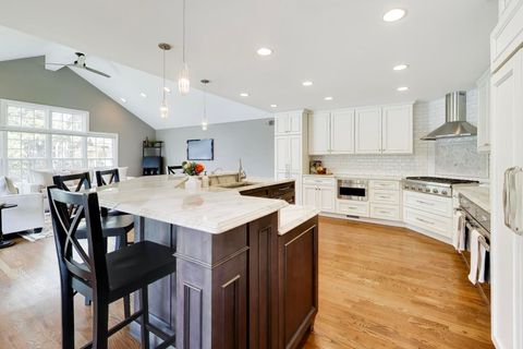 Tiny photo for 1212 W Clarendon Road, Arlington Heights, IL 60004 (MLS # 12600391)