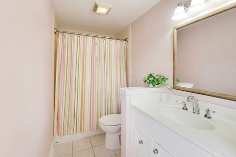 Tiny photo for 1212 W Clarendon Road, Arlington Heights, IL 60004 (MLS # 12600391)