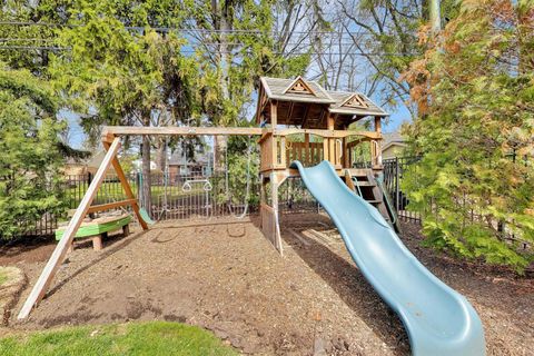 Tiny photo for 1212 W Clarendon Road, Arlington Heights, IL 60004 (MLS # 12600391)