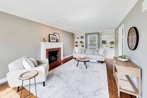 Tiny photo for 1212 W Clarendon Road, Arlington Heights, IL 60004 (MLS # 12600391)