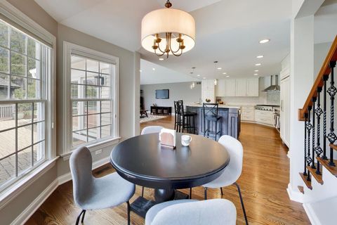 Tiny photo for 1212 W Clarendon Road, Arlington Heights, IL 60004 (MLS # 12600391)