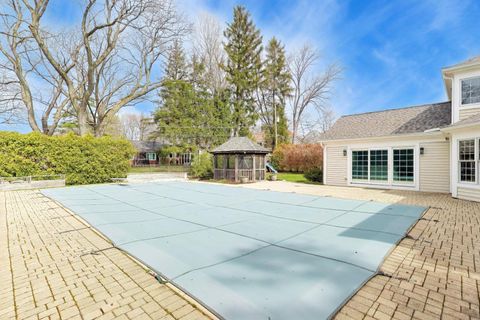 Tiny photo for 1212 W Clarendon Road, Arlington Heights, IL 60004 (MLS # 12600391)