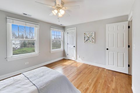 Tiny photo for 1212 W Clarendon Road, Arlington Heights, IL 60004 (MLS # 12600391)