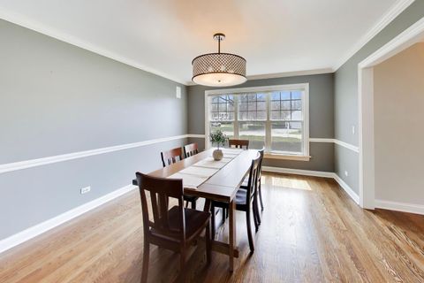 Tiny photo for 1212 W Clarendon Road, Arlington Heights, IL 60004 (MLS # 12600391)