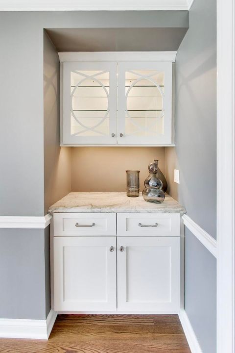 Tiny photo for 1212 W Clarendon Road, Arlington Heights, IL 60004 (MLS # 12600391)