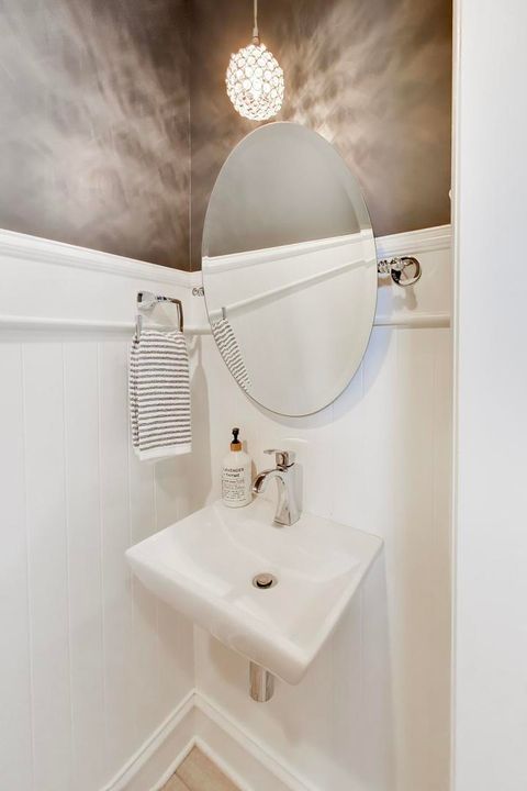 Tiny photo for 1212 W Clarendon Road, Arlington Heights, IL 60004 (MLS # 12600391)