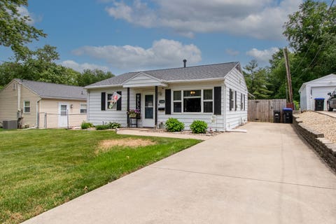 Tiny photo for 1109 N State Street, Bloomington, IL 61701 (MLS # 12664411)