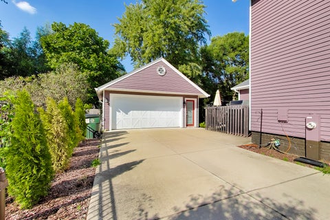 Tiny photo for 310 W Kirchhoff Road, Arlington Heights, IL 60005 (MLS # 12759792)