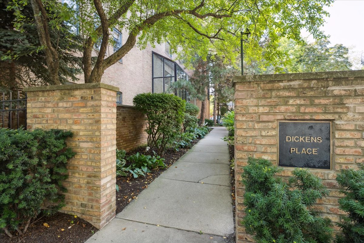 2100 N Racine Avenue 4B