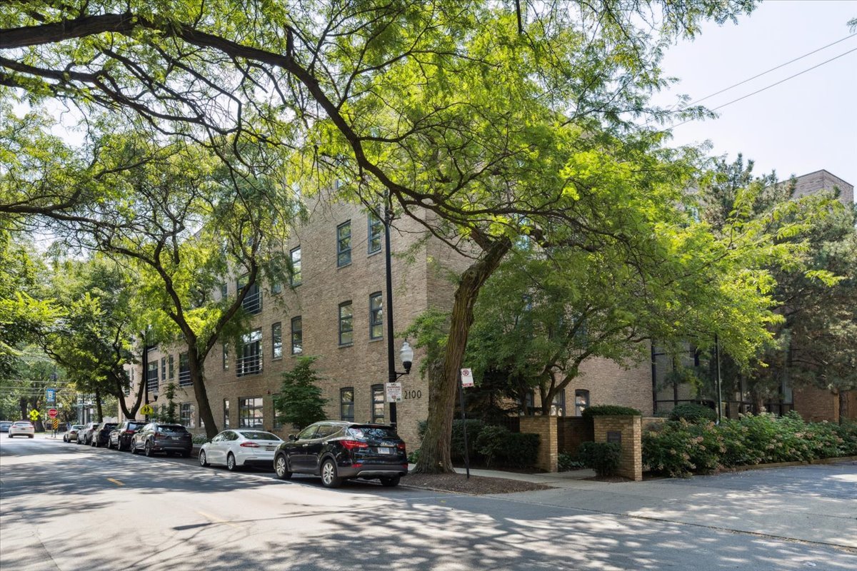 2100 N Racine Avenue 4B