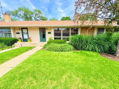 Photo of 922 N Milwaukee Avenue #C, Libertyville, IL 60048 (MLS # 12729041)