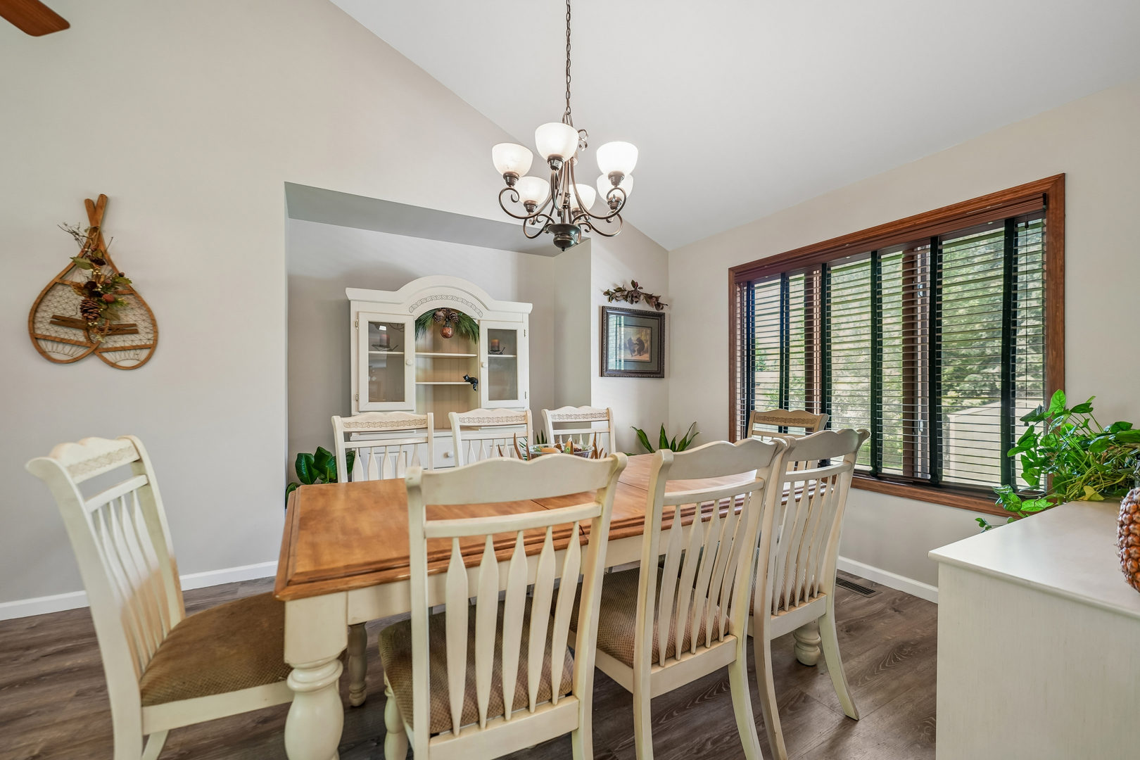 6 Crows Nest Court