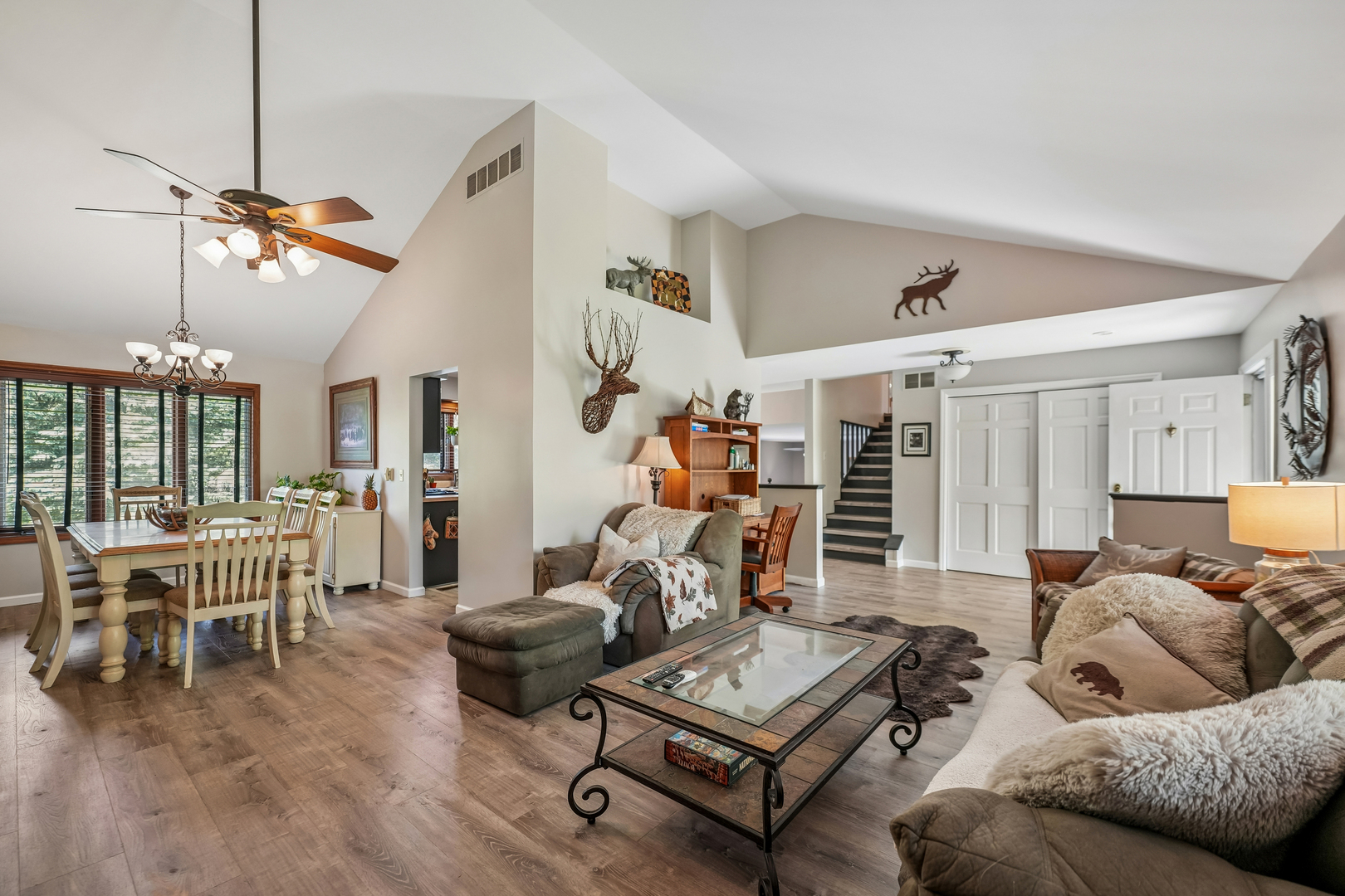 6 Crows Nest Court