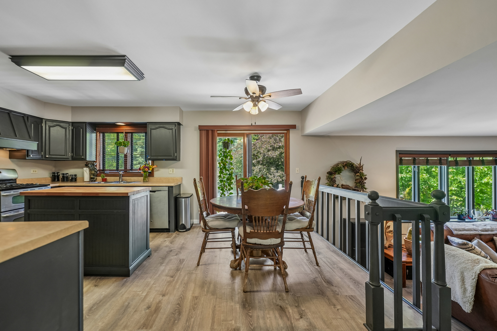 6 Crows Nest Court