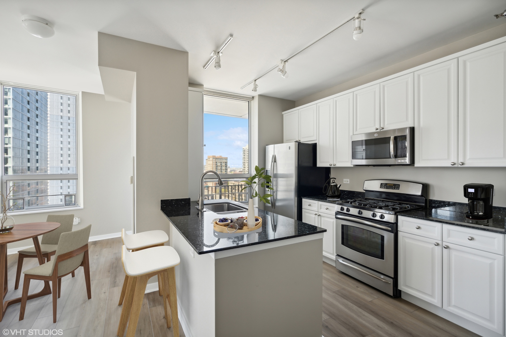 330 W Grand Avenue 1502