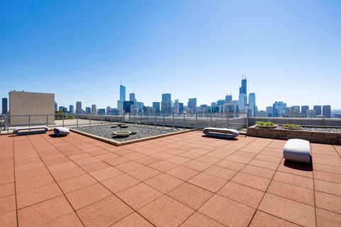 Tiny photo for 500 W SUPERIOR Street #1513, Chicago, IL 60654 (MLS # 12575863)