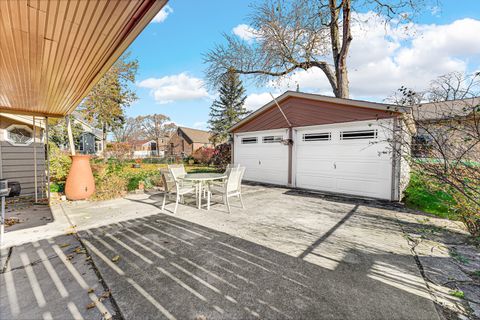 A home in Evergreen Park