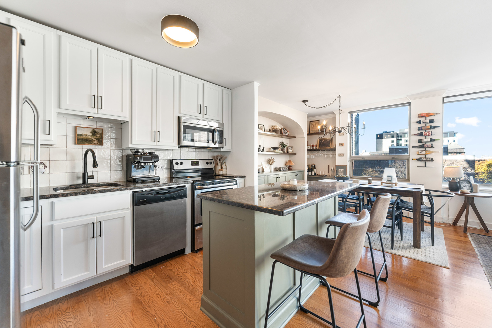 1455 N SANDBURG Terrace 608