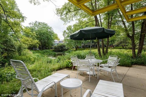 Tiny photo for 2555 Gross Point Road #101, Evanston, IL 60201 (MLS # 12590963)