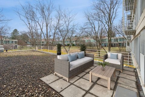 Tiny photo for 2555 Gross Point Road #101, Evanston, IL 60201 (MLS # 12590963)