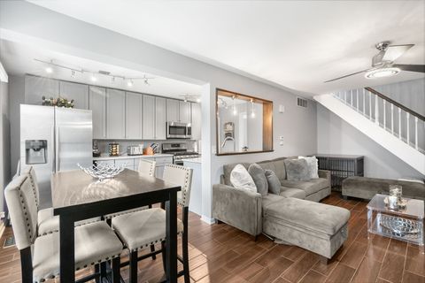 Tiny photo for 215 Sunset Court, Vernon Hills, IL 60061 (MLS # 12486375)