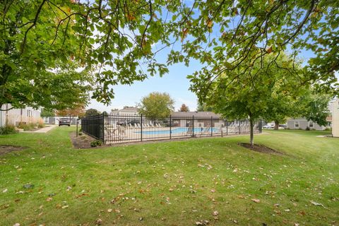 Tiny photo for 215 Sunset Court, Vernon Hills, IL 60061 (MLS # 12486375)