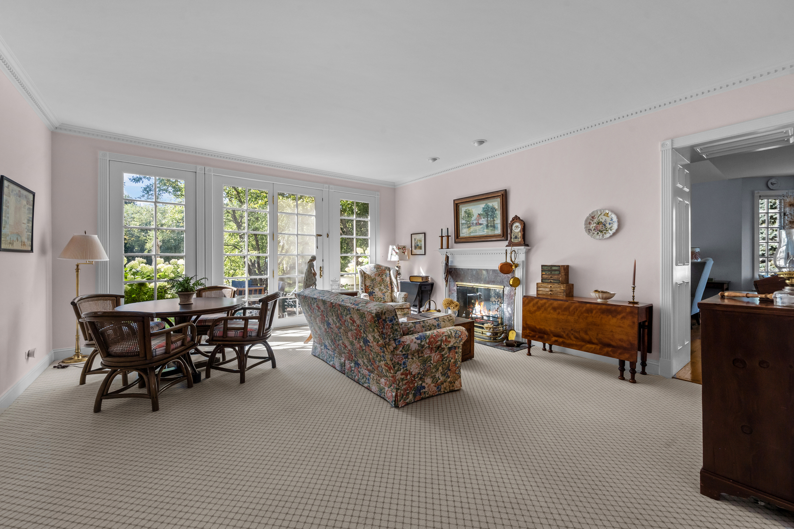 1845 W North Pond Lane