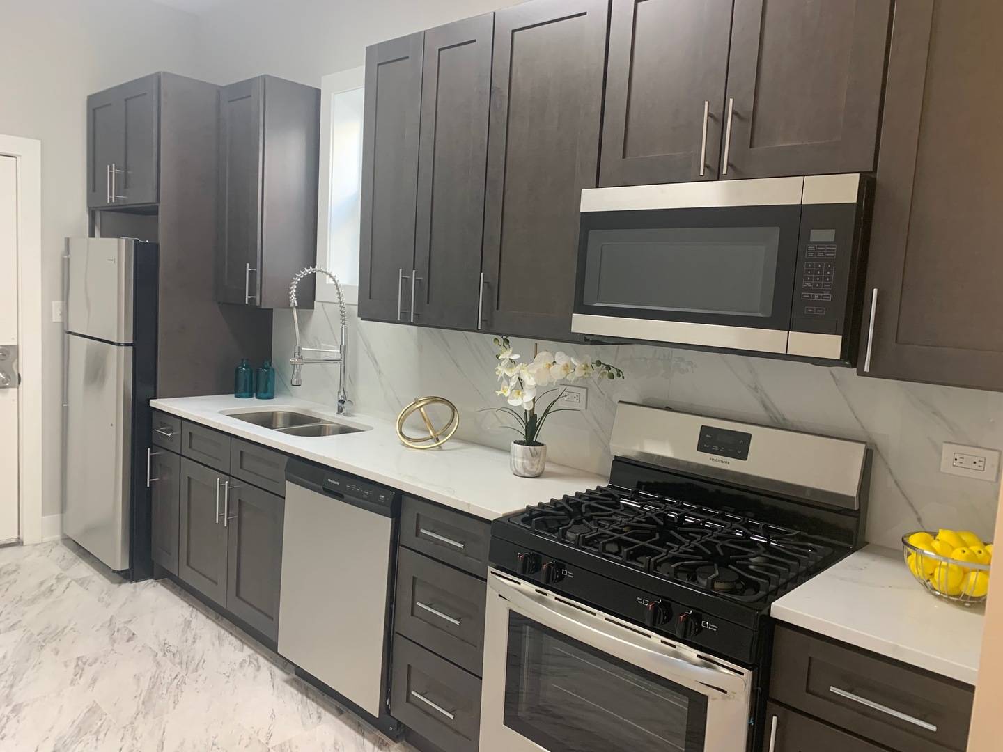 3328 W Le Moyne Street 1