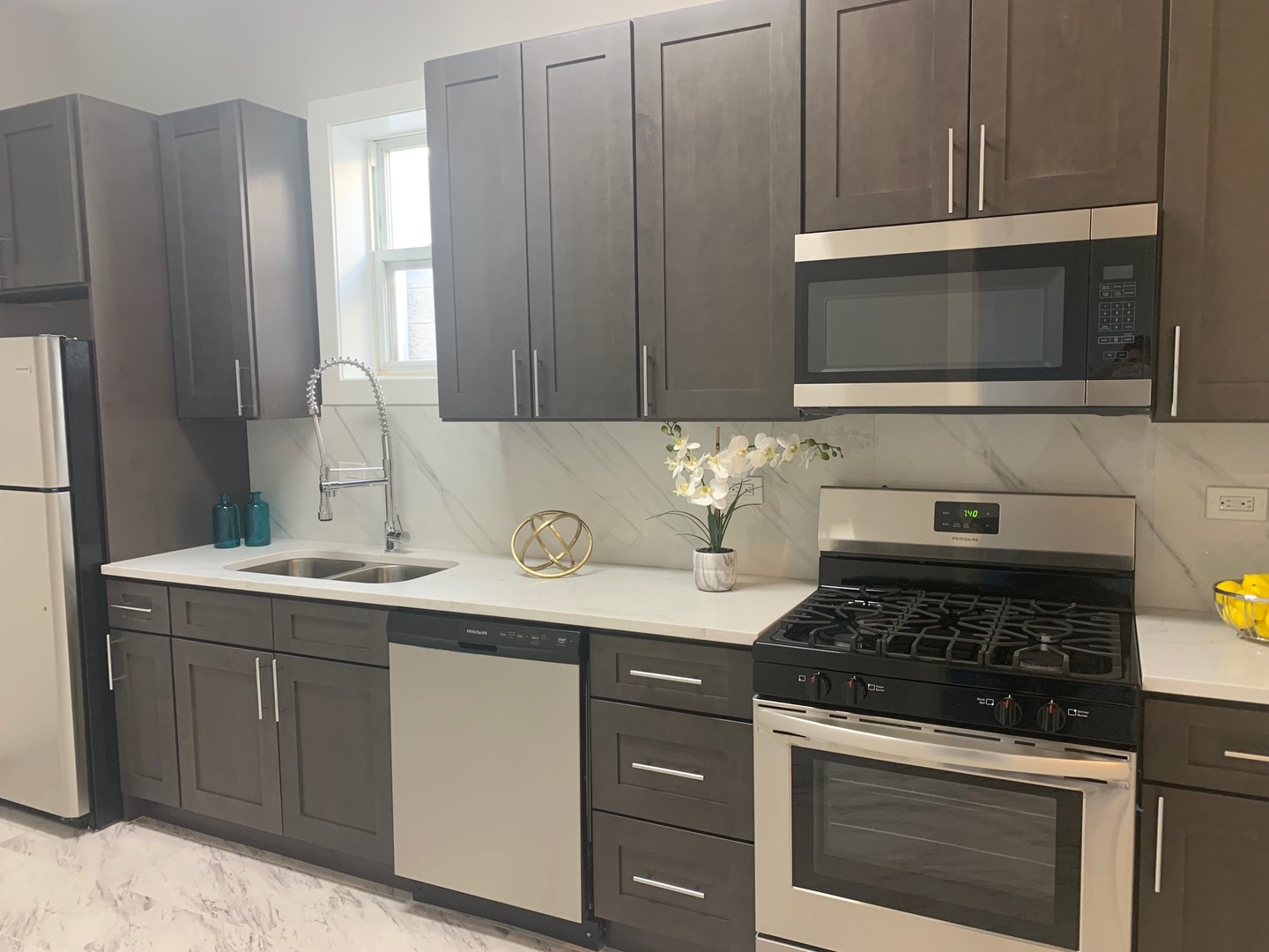 3328 W Le Moyne Street 1