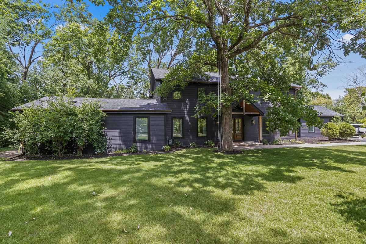 692 S WAUKEGAN Road