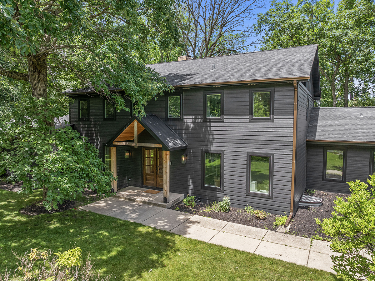 692 S WAUKEGAN Road